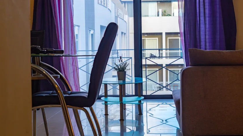 Seaside Apartment Steps from Balluta Bay - Image 1