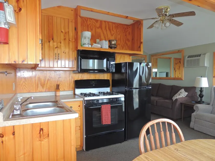 (#6) Waterview 2 bedroom/1 bath cottage - Image 1