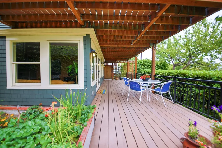 Hideaway with a View - Image 1