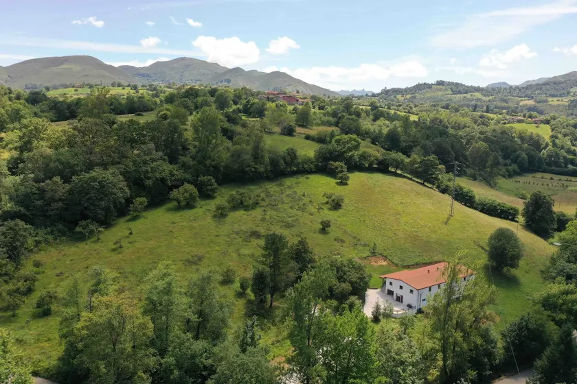 Rural house for 18 people in Asturias - Image 1