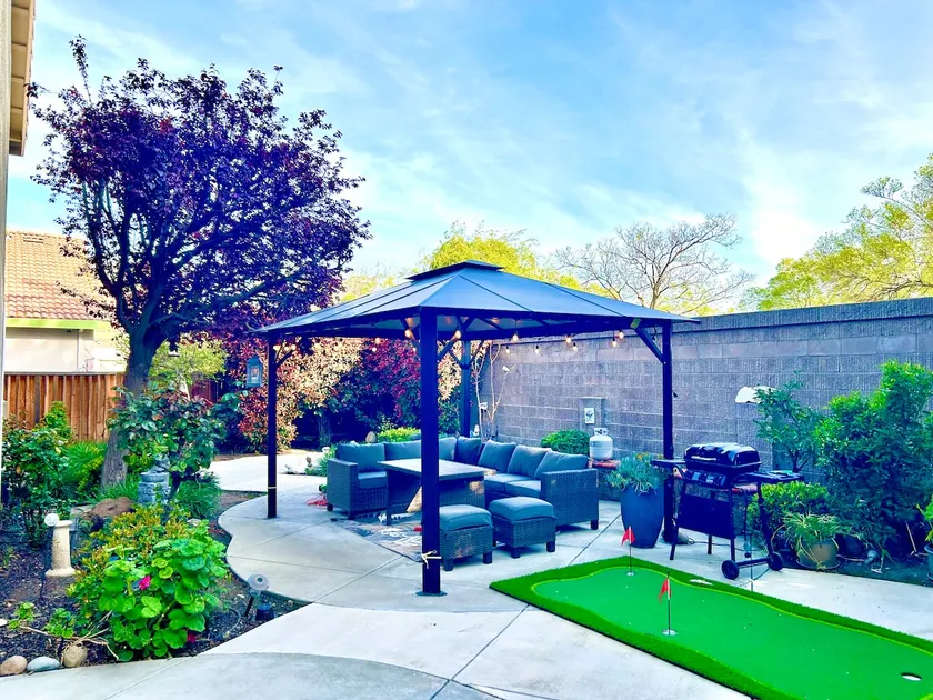 Zen Garden - Indoor Games, Mini Golf & Theater - Image 1