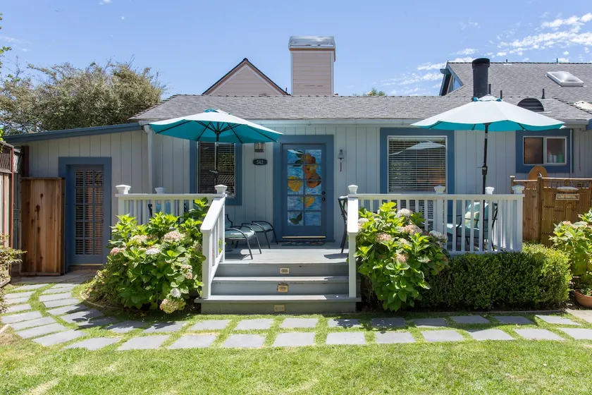 2 bdrm Bungalow 3 blocks from the Beach - Image 1