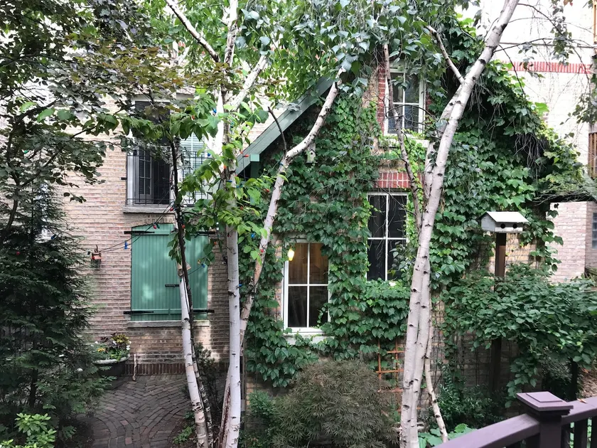 Edgewater, private, charming coach house 2 (of 2) Licensed by the City of Chicago 2209376 - Image 1