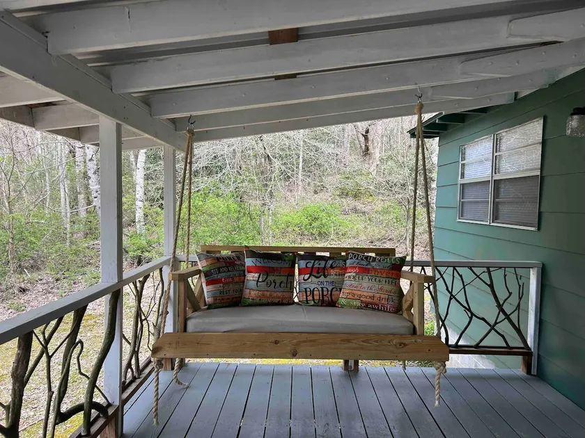Rustic Charm, Mountain Getaway - Image 1