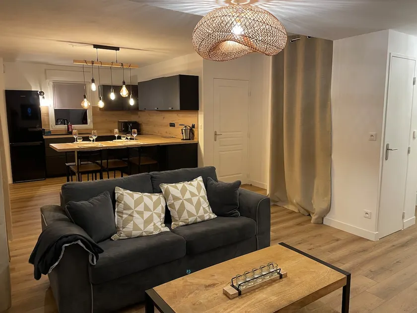 Cozy 2-room apartment Meyzieu near OL stadium - Image 1
