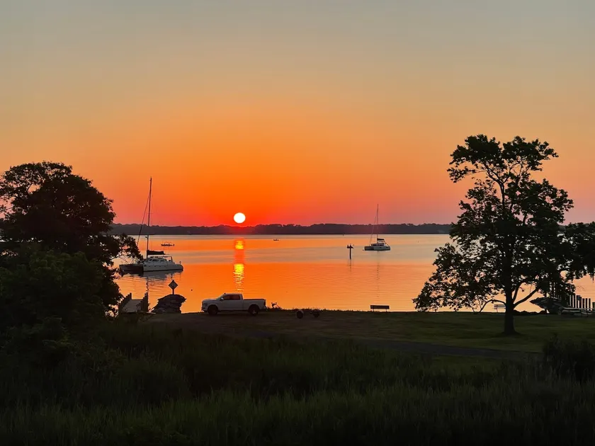 Waterfront South River Edgewater Sunrises & Beach! - Image 1