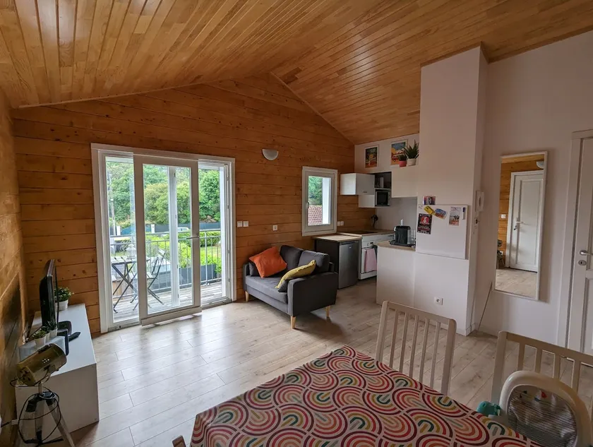 Close to the lake and the center - Image 1
