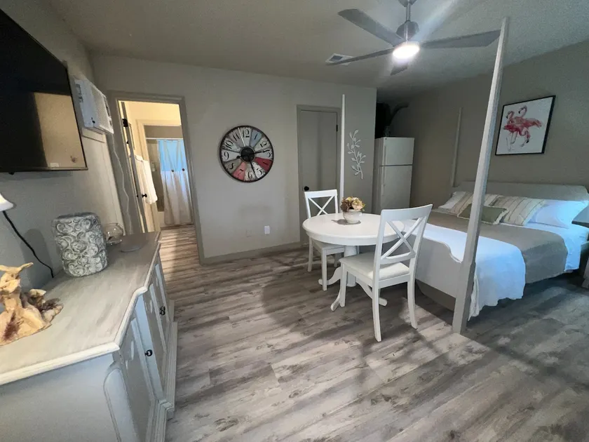 The Flamingo - Beautiful Studio Apartment - Image 1