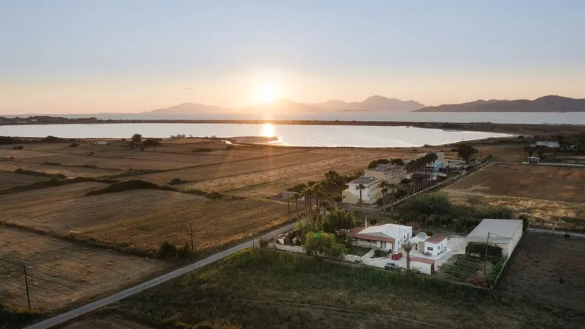 Stella's Holiday House - Image 1
