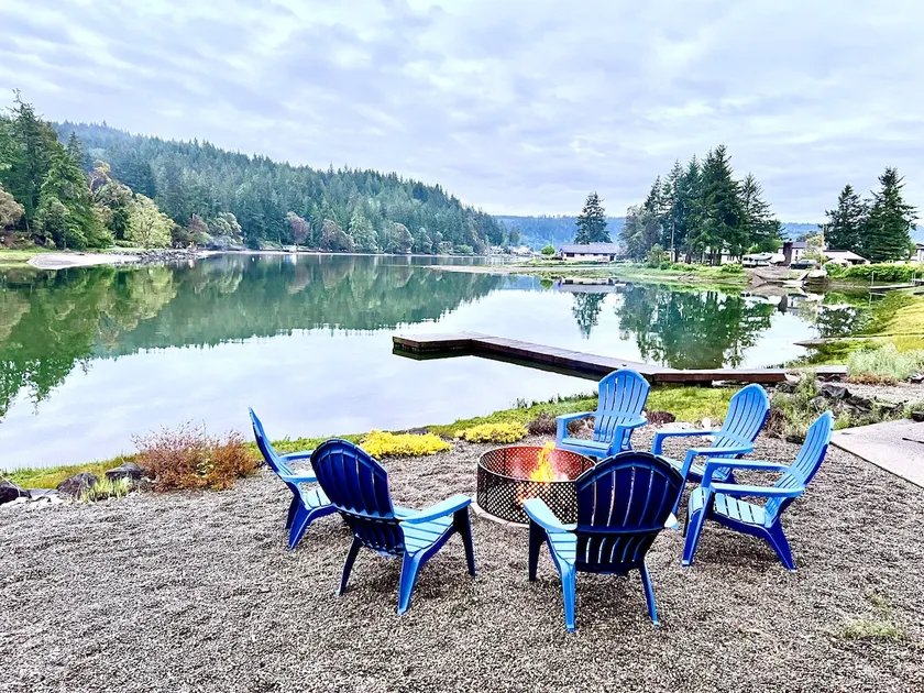 Luxury Waterfront Oasis * Hot Tub * Kayaks * - Image 1