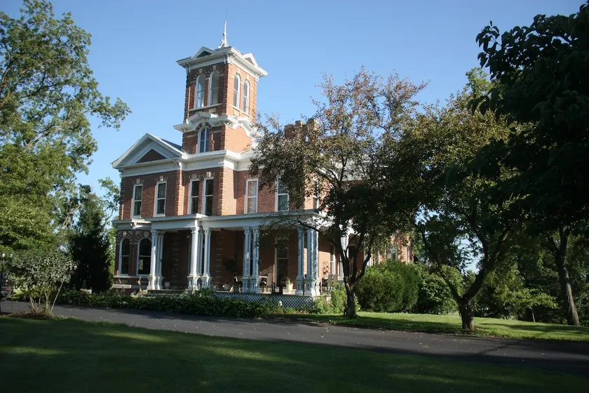Karbelle Mansion - 1875 Italianate Villa - Image 1