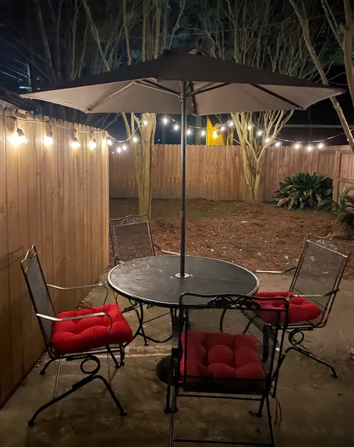 Townhouse, New Roads - Image 1