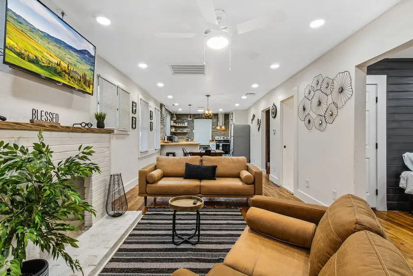 Newly renovated bungalow near downtown El Paso - Image 1