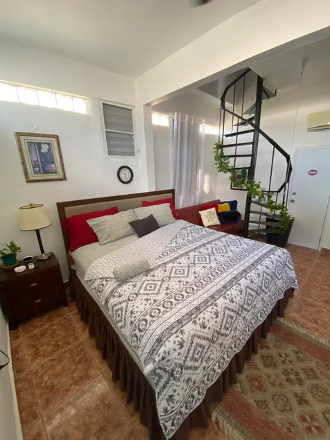 Silver Dreams Studio 🧭♟- Comfy King bed, A/C, WiFi - Image 1