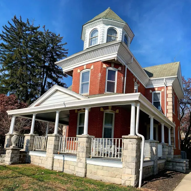 Historic Spacious 6 bedroom home in West Grove - Image 1