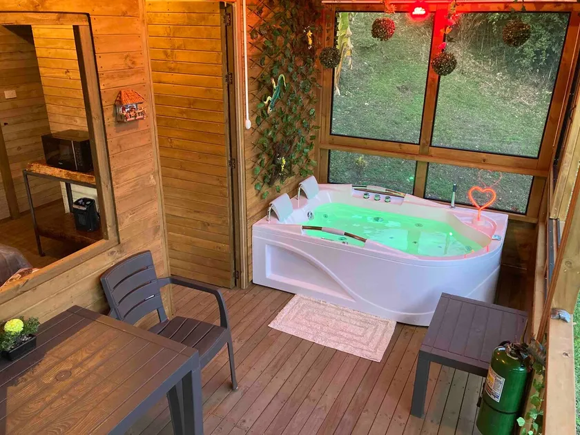 Private Cabin with Jacuzzi near Medellín - Image 1