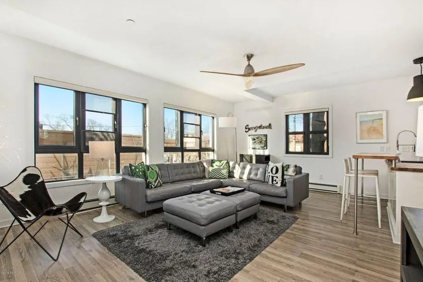 2 WKEDs left in SEPT! 5*Condo DT Saugy & Parking! - Image 1