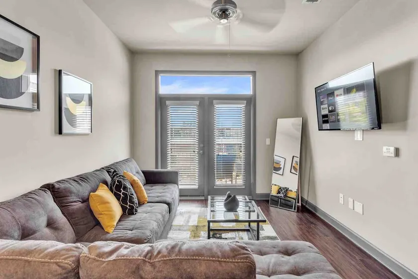 Relaxing Home-like 1bd Rooftop with City View - Image 1