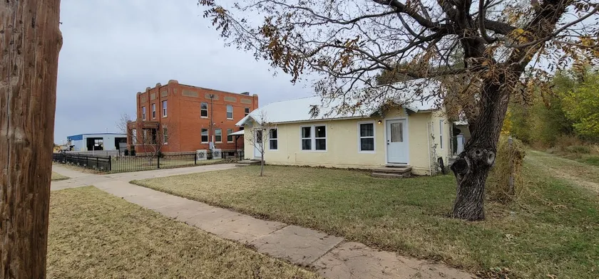 Sheriff`s House next to Jailhouse - Image 1