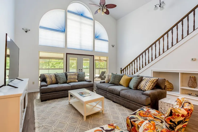 4/2.5 Oak Bahay, Heated Pool! 5min to Beach,4Acres - Image 1
