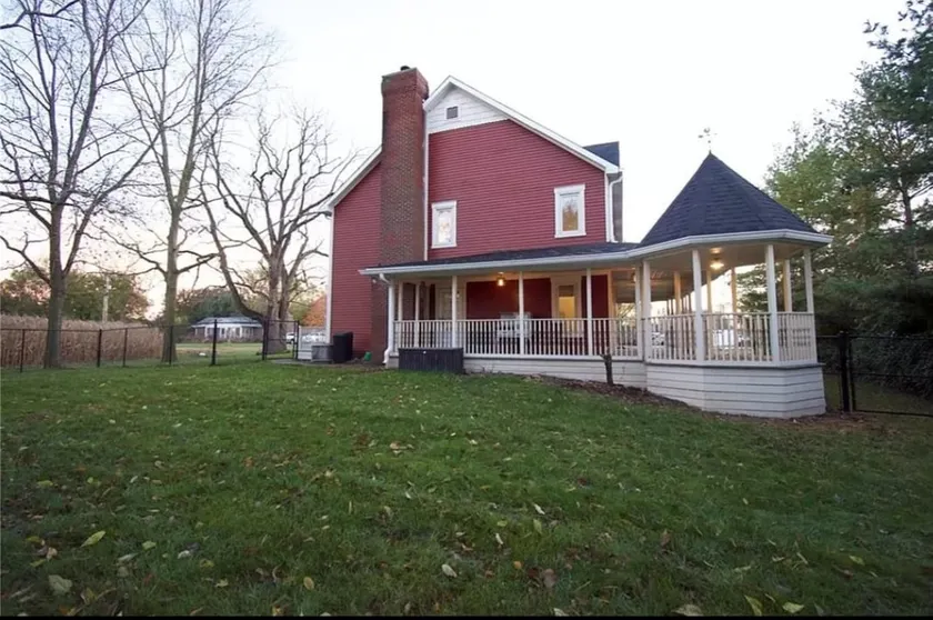 Southern Indy Farmhouse - near the city! - Image 1
