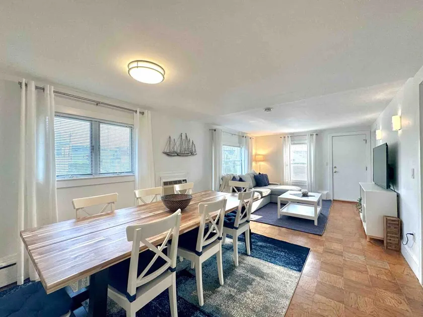 Charming Newport Retreat Near Downtown - Image 1
