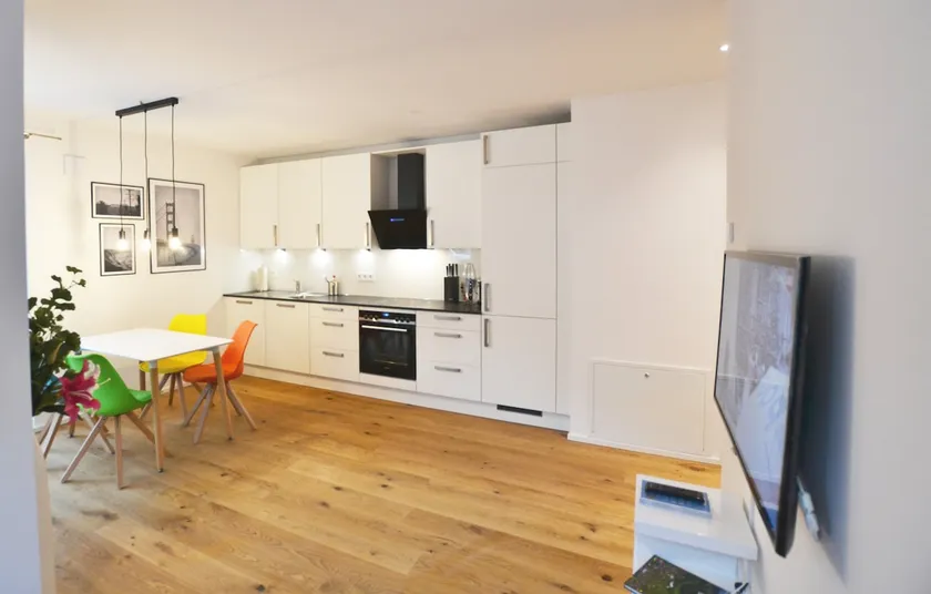 Modern apartment near downtown - Image 1