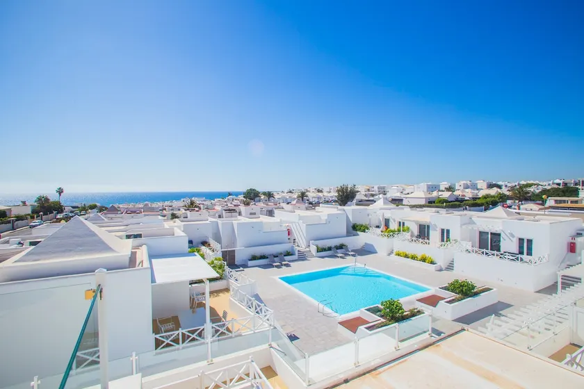 Flower Beach Suite 25 - Image 1