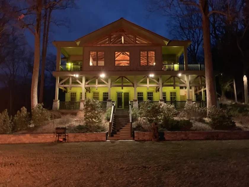 3BR Adirondack Mansion Indoor Pool/Spa/Sauna/Steam - Image 1