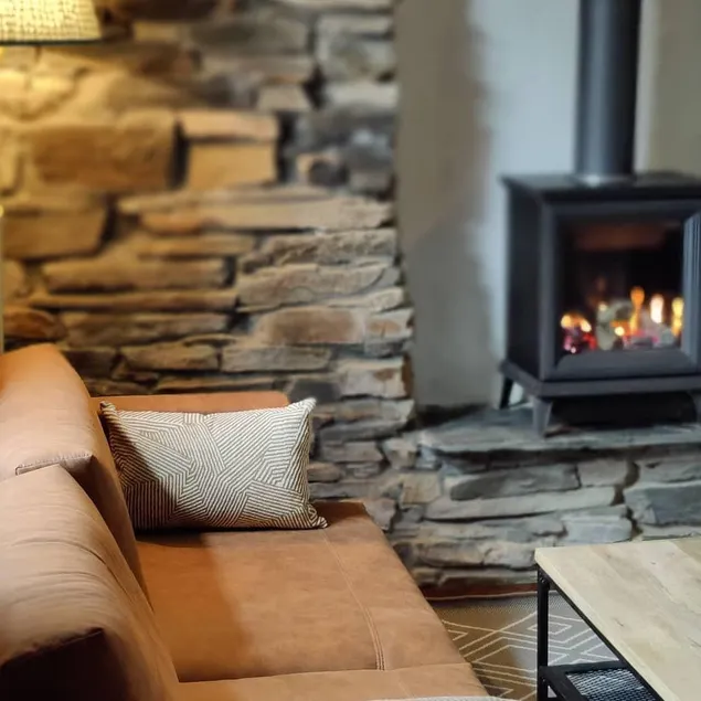Cosy 1-Bed Kiln House with Fire - Image 1