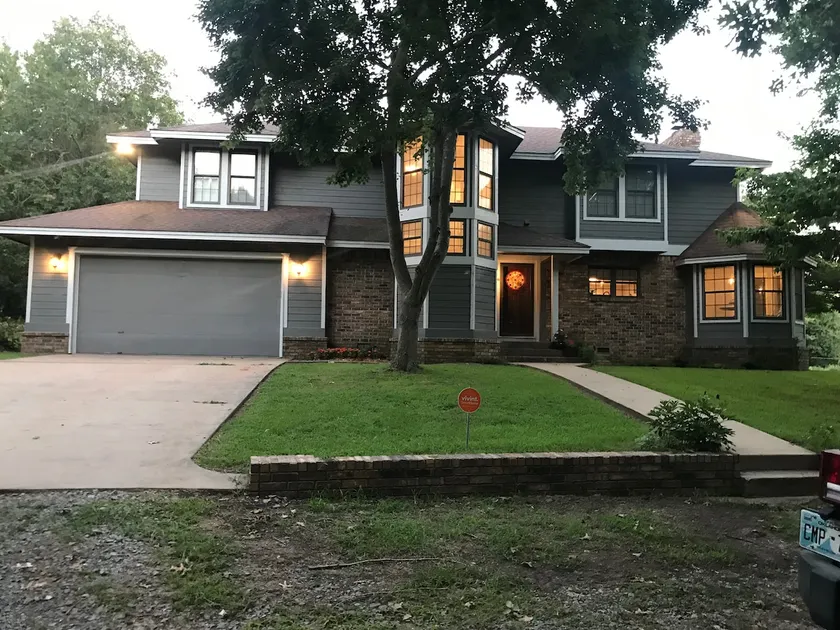 Ranch just 3 min from town - Image 1