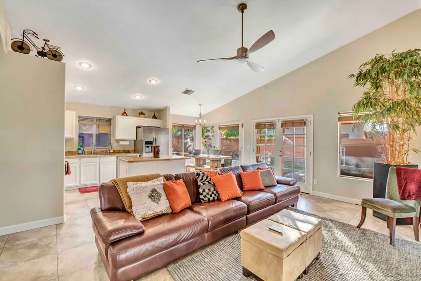 Close to Golf, Shopping, Restaurants: Sunny & Cozy - Image 1