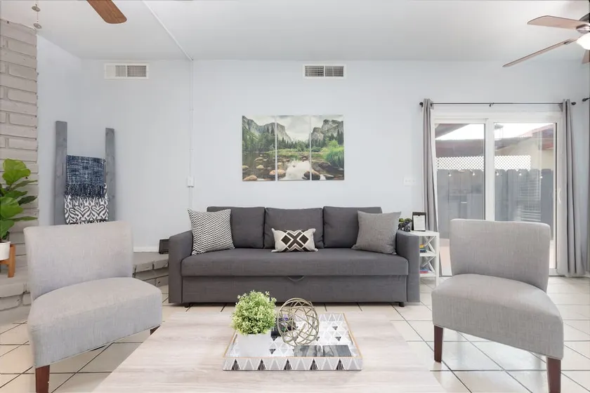 Beautiful home with super fast internet,great spot - Image 1