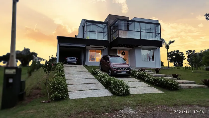 STUNNING HOUSE ON THE DAM - Image 1