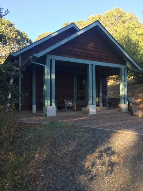 Cozy Craftsman Cottage - Image 1
