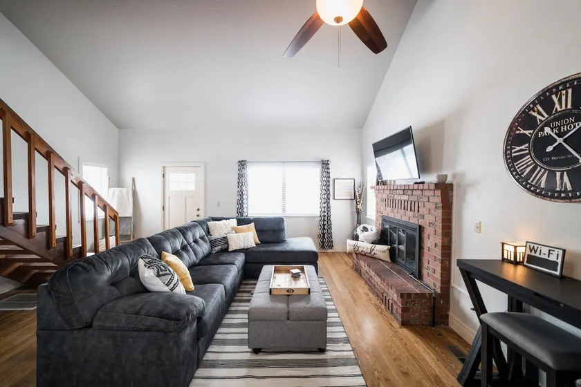 The Linkville Loft (Downtown Klamath Falls) 🏡🦌 - Image 1