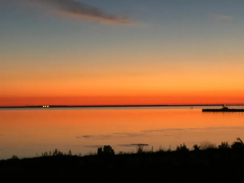 Dog friendly and beautiful waterfront guest house with Amenities - Image 1