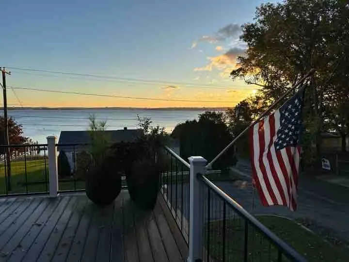 Water View Apartment in Historic Bristol, RI - Image 1