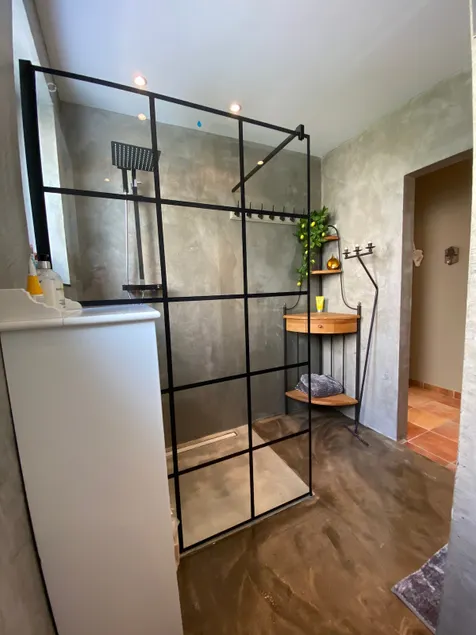 2 room apartment with internal kitchen and bathroom. - Image 1