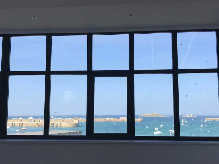 Roscoff 3-Room Apartment with Incredible Sea View - Image 1