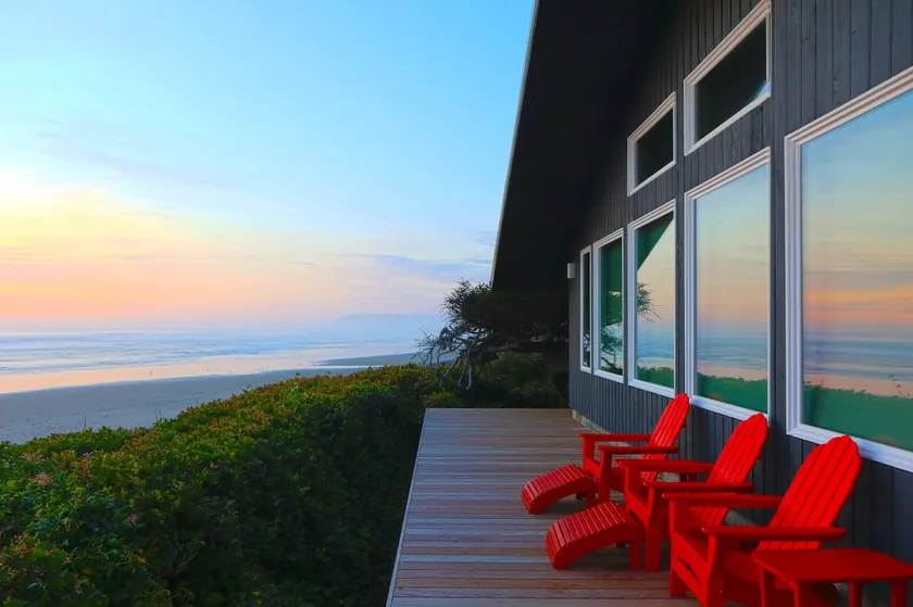 Posh Oceanfront Beach House, 180 ° udsigt, skridt til sand, ⭐⭐⭐⭐⭐ - Image 1