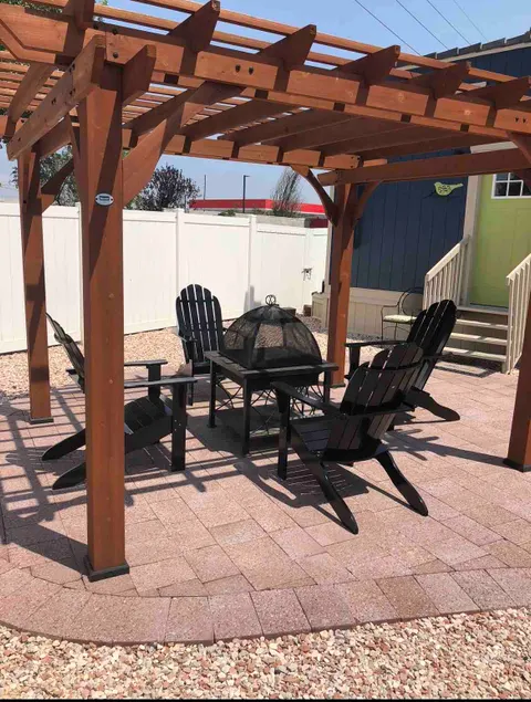 Cute Apartment with Large Private Fenced Patio - Image 1