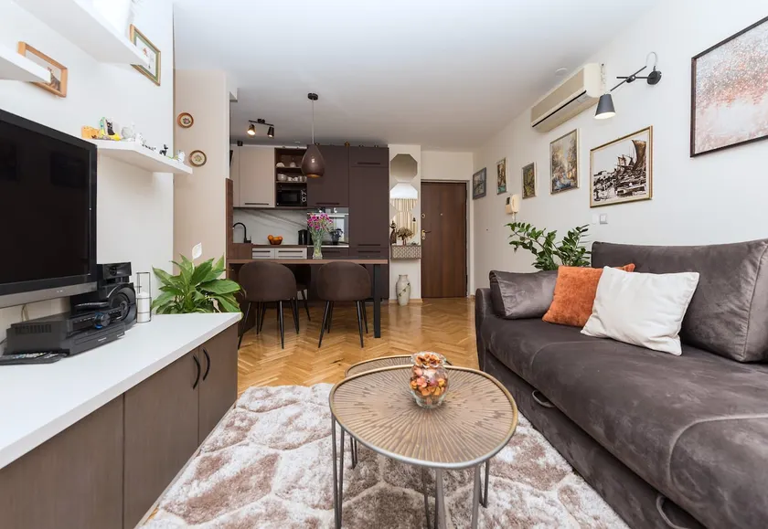Chic apartment Zoja near beach with free parking - Image 1