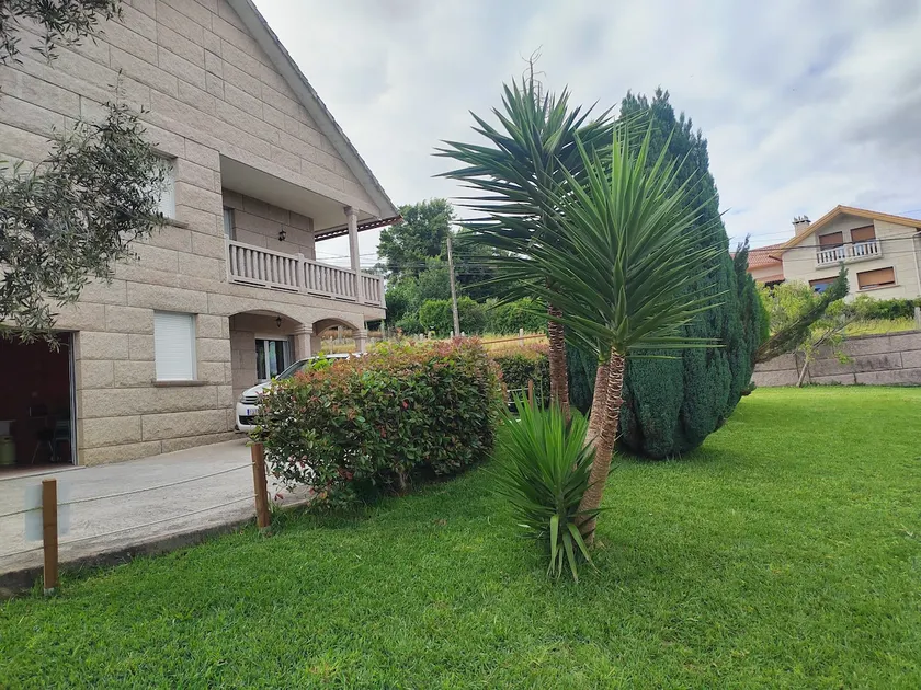 Single-family home in Tomiño, Baixo Miño. - Image 1