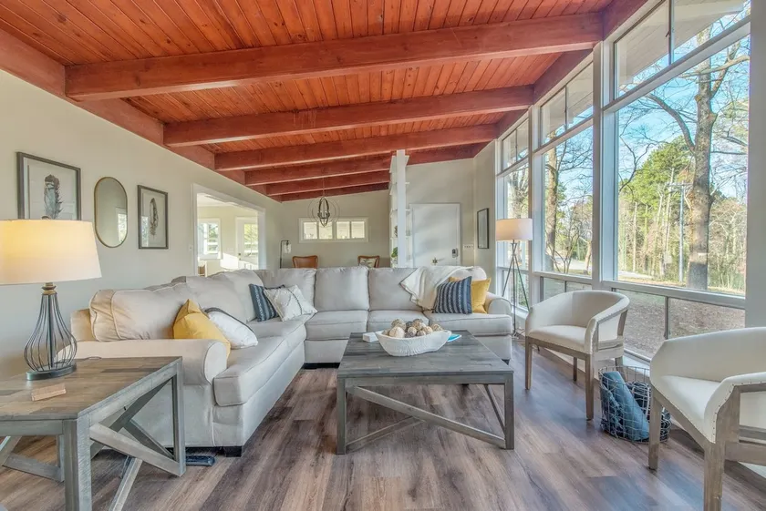 Peaceful home surrounded by nature, mins from I-75 - Image 1