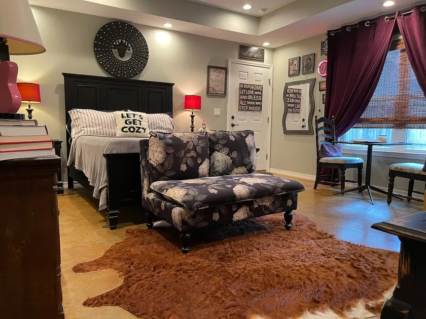 Eclectic Private Suite - Image 1