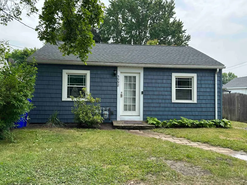 Parkside Cottage & Hot Tub, Olcott Beach, NY (USA) - Image 1