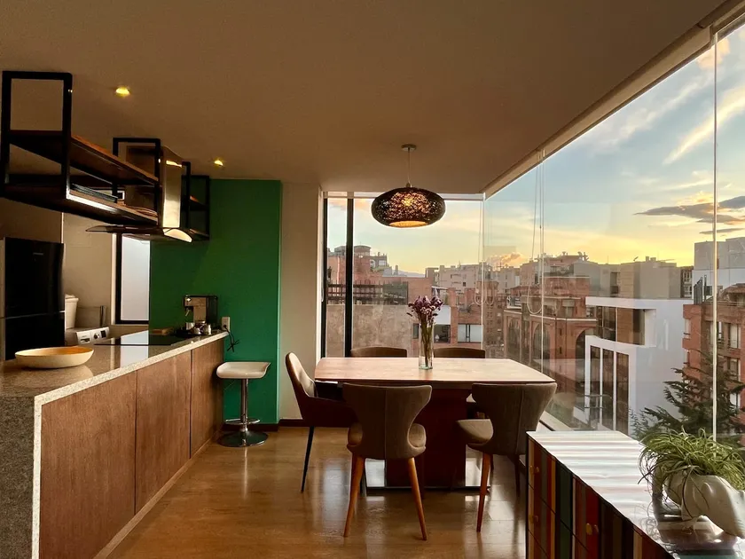 Bright & Luxurious 2BR Apartment @Virrey - Image 1
