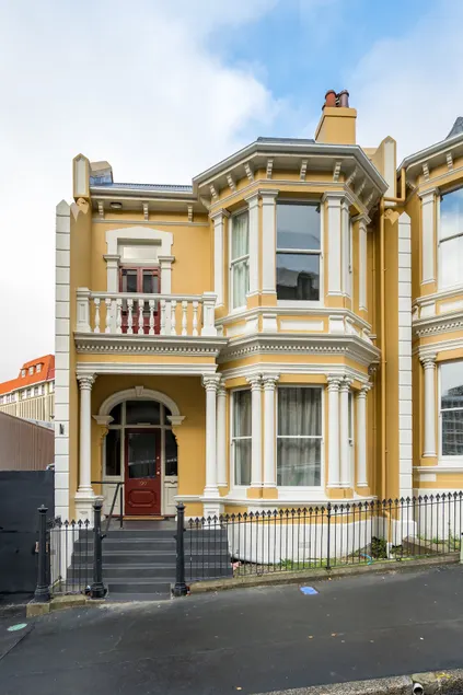 Inner City Elegance on Stuart Street - Image 1