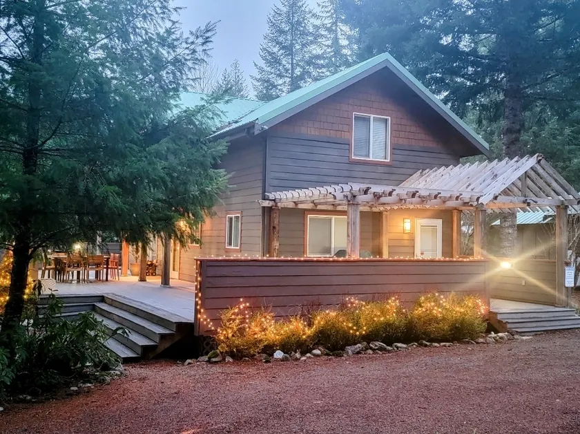 Mount Rainier-White Pass Cabin-AC-Large Deck-BBQ- - Image 1